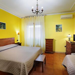 Camera quadrupla in edificio annesso